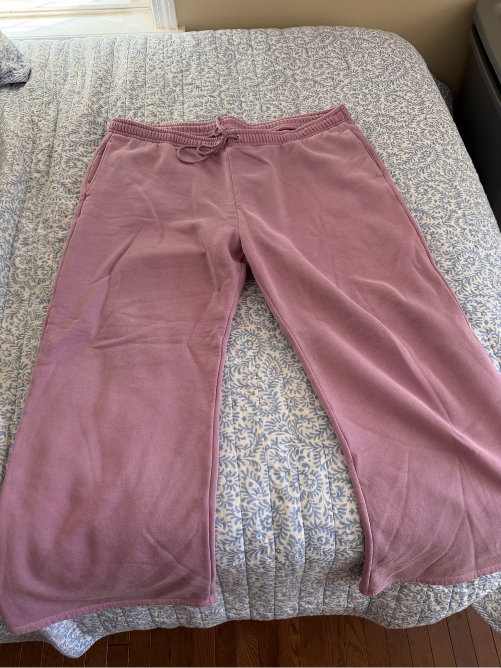 Wide-Leg Drawstring Sweatpants in Dusty Mauve